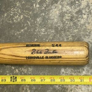 Louisville slugger Roberto Bonilla bat